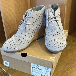 Like new TOMS Desert Wedge Drizzle Grey Suede  Size 6.5 Booties Shooties EUC